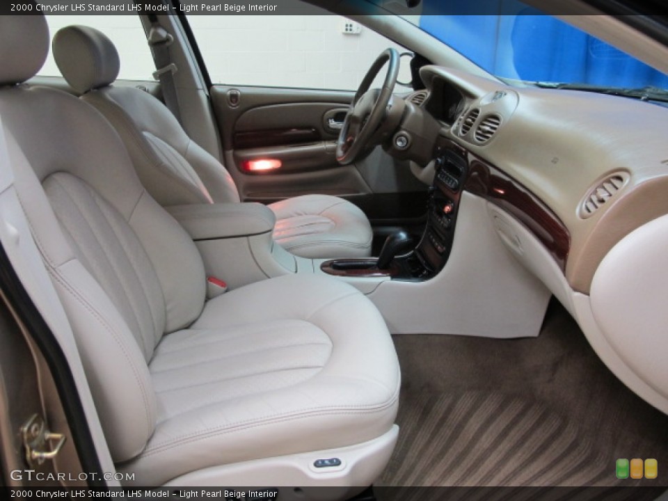Light Pearl Beige Interior Photo for the 2000 Chrysler LHS  #71891532