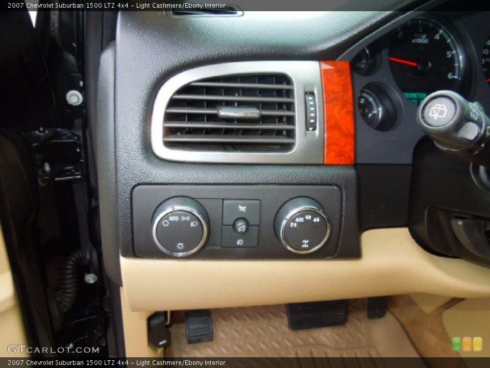 Light Cashmere/Ebony Interior Controls for the 2007 Chevrolet Suburban 1500 LTZ 4x4 #71897625