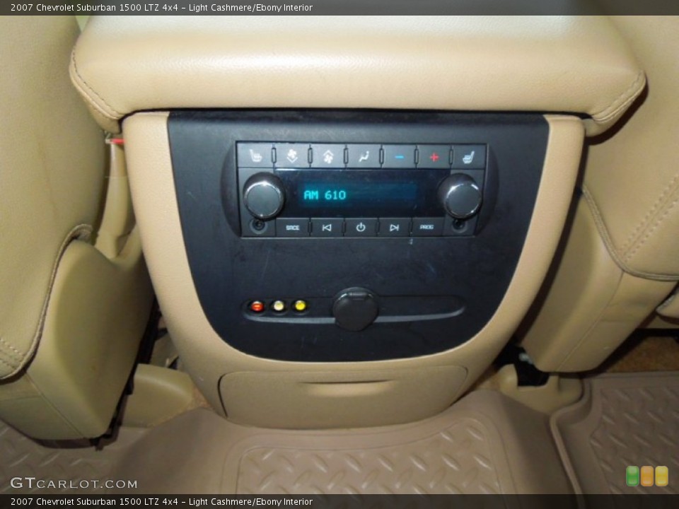Light Cashmere/Ebony Interior Controls for the 2007 Chevrolet Suburban 1500 LTZ 4x4 #71897754