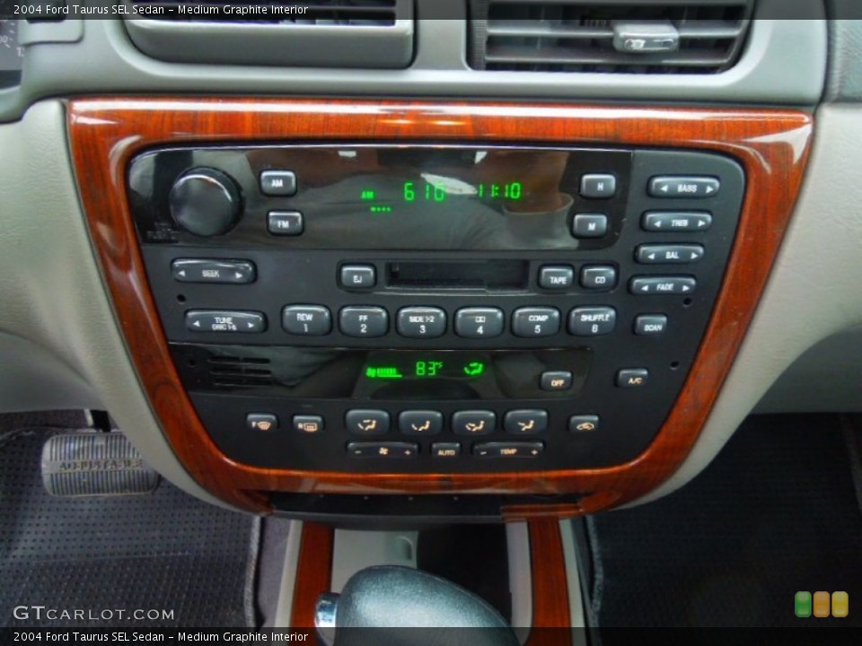 Medium Graphite Interior Controls for the 2004 Ford Taurus SEL Sedan #71900457