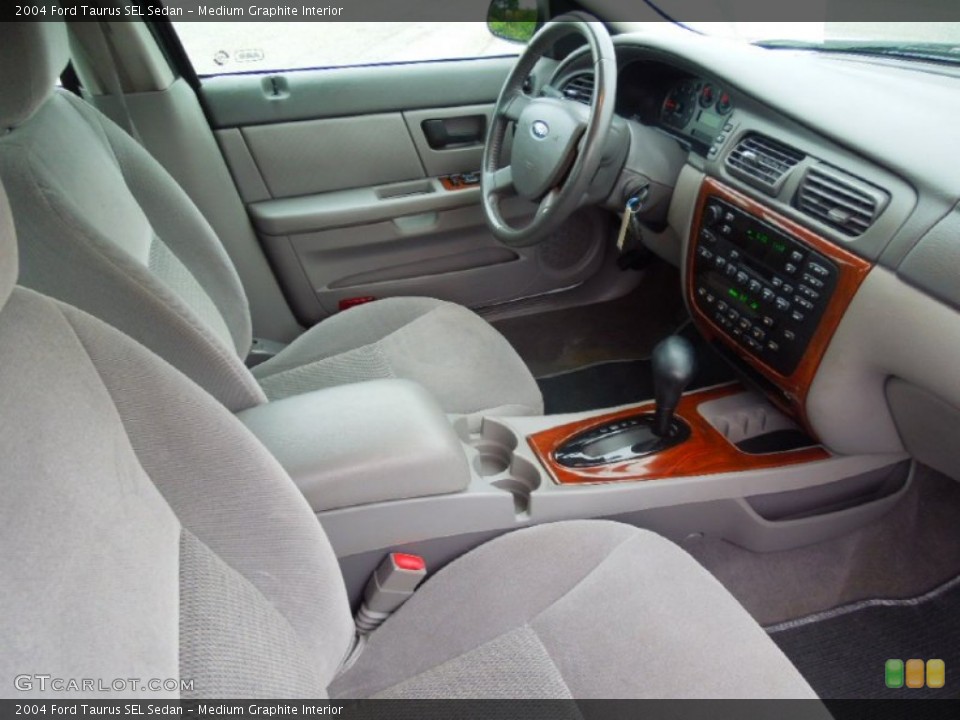 Medium Graphite Interior Photo for the 2004 Ford Taurus SEL Sedan #71900641