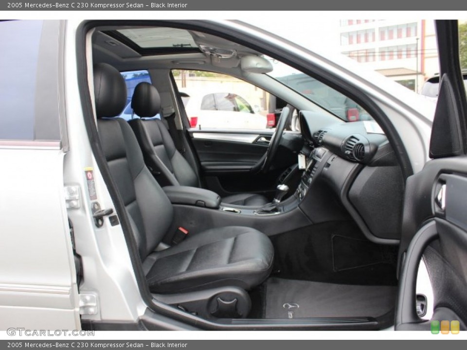 Black Interior Photo for the 2005 Mercedes-Benz C 230 Kompressor Sedan #71906391