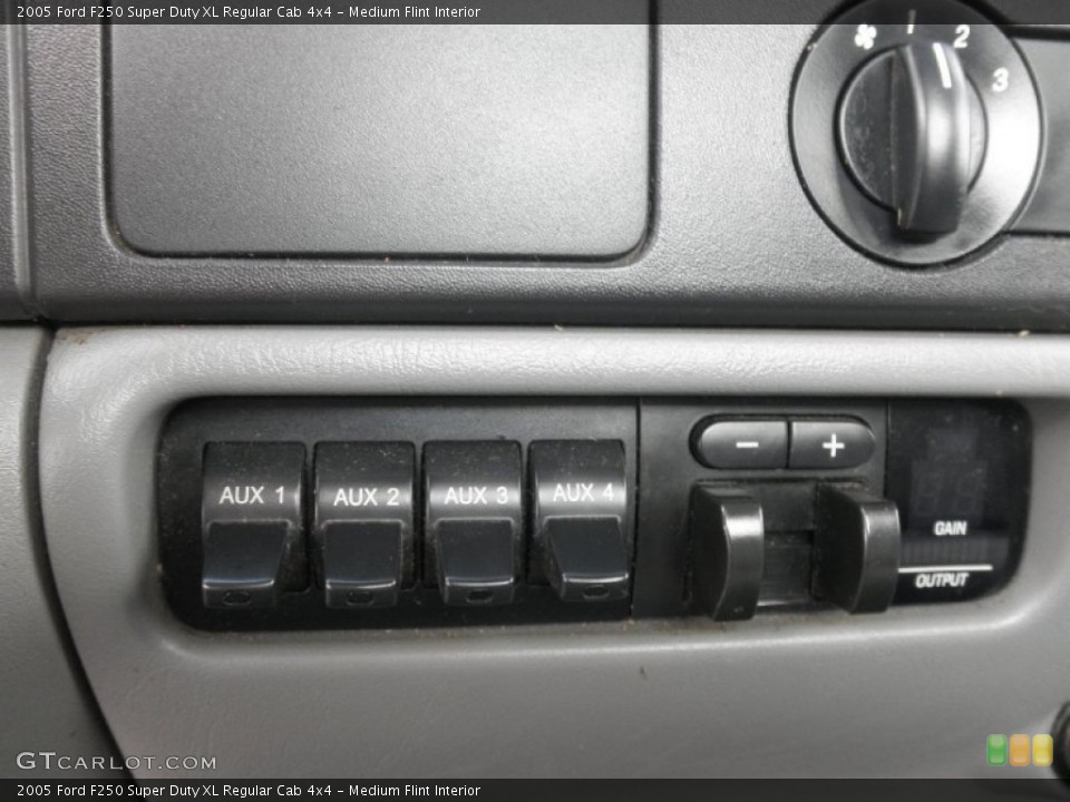 Medium Flint Interior Controls for the 2005 Ford F250 Super Duty XL Regular Cab 4x4 #71908827