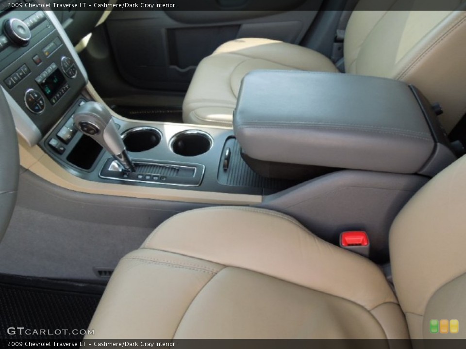 Cashmere/Dark Gray Interior Photo for the 2009 Chevrolet Traverse LT #71932305