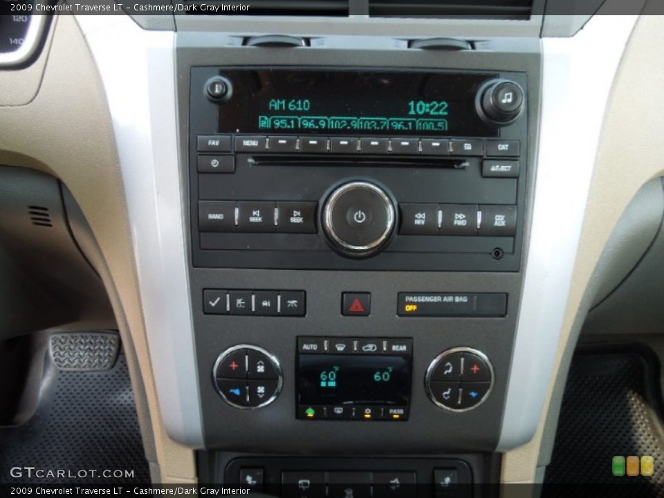 Cashmere/Dark Gray Interior Controls for the 2009 Chevrolet Traverse LT #71932395