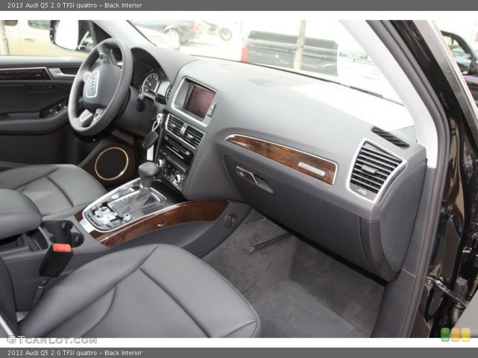 Black Interior Dashboard for the 2013 Audi Q5 2.0 TFSI quattro #71952430