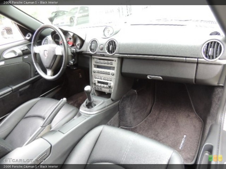 Black Interior Dashboard for the 2006 Porsche Cayman S #71959834