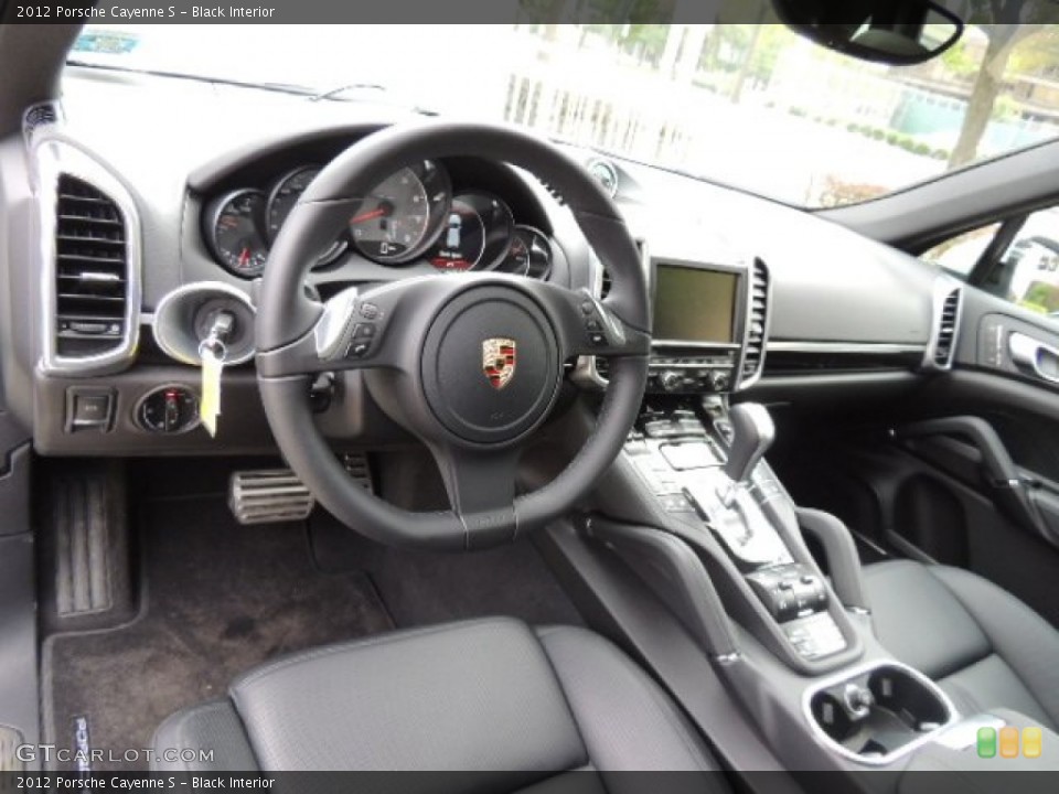 Black Interior Dashboard for the 2012 Porsche Cayenne S #71960306