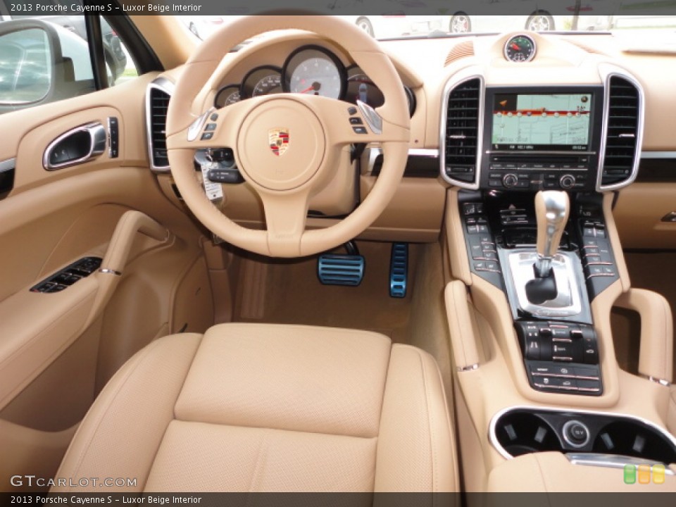 Luxor Beige Interior Dashboard for the 2013 Porsche Cayenne S #72022731