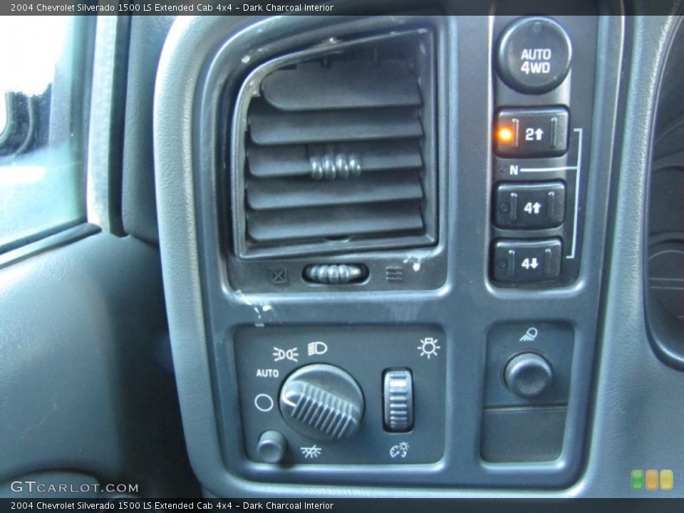 Dark Charcoal Interior Controls for the 2004 Chevrolet Silverado 1500 LS Extended Cab 4x4 #72024042
