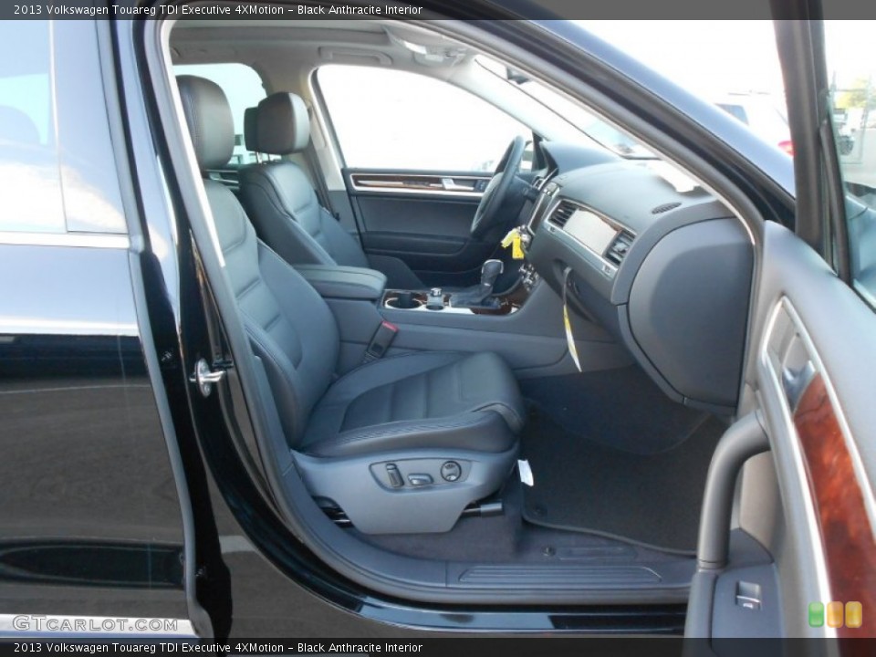 Black Anthracite Interior Photo for the 2013 Volkswagen Touareg TDI Executive 4XMotion #72091975