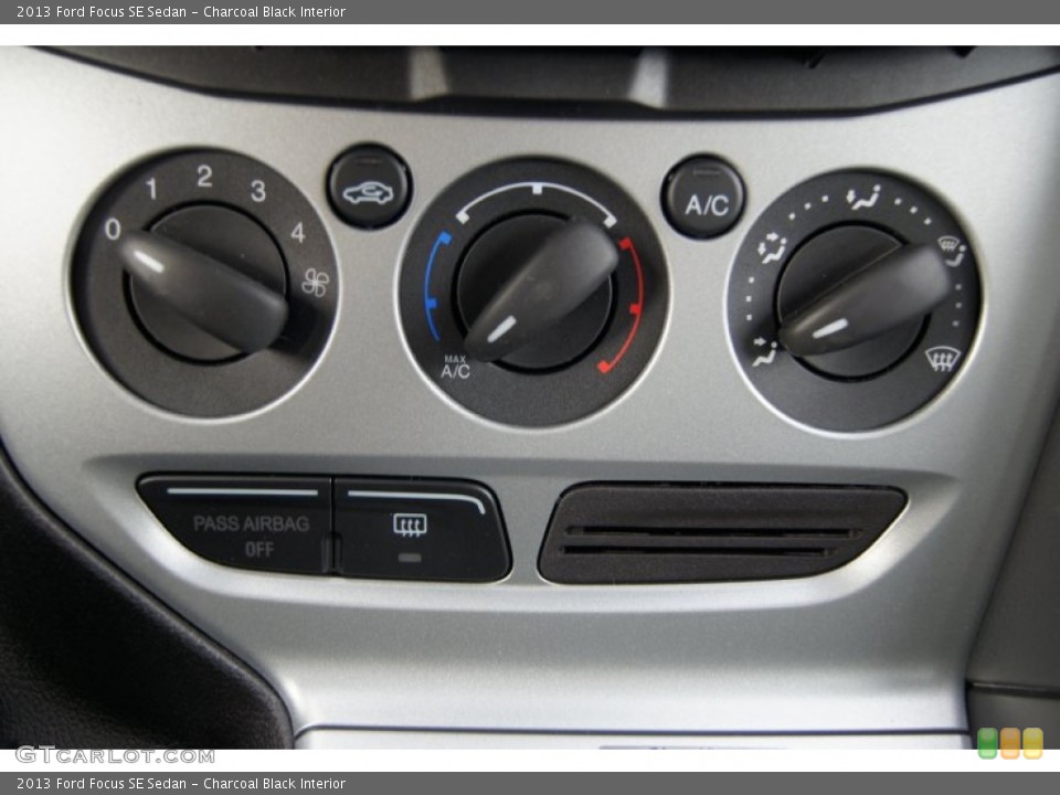Charcoal Black Interior Controls for the 2013 Ford Focus SE Sedan #72104083