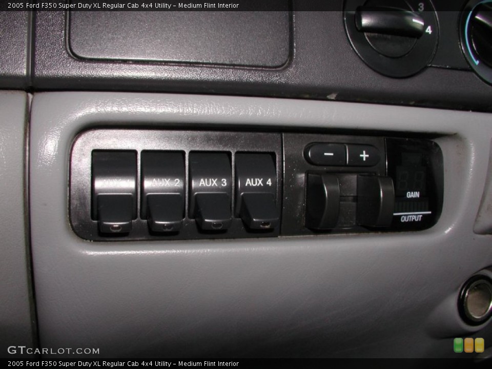 Medium Flint Interior Controls for the 2005 Ford F350 Super Duty XL Regular Cab 4x4 Utility #72110268