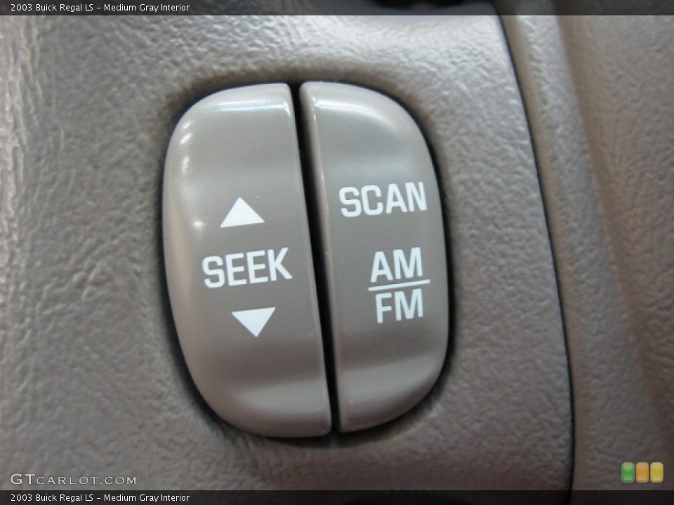 Medium Gray Interior Controls for the 2003 Buick Regal LS #72111297