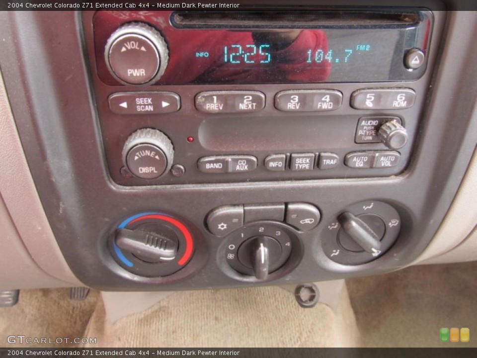 Medium Dark Pewter Interior Controls for the 2004 Chevrolet Colorado Z71 Extended Cab 4x4 #72132597
