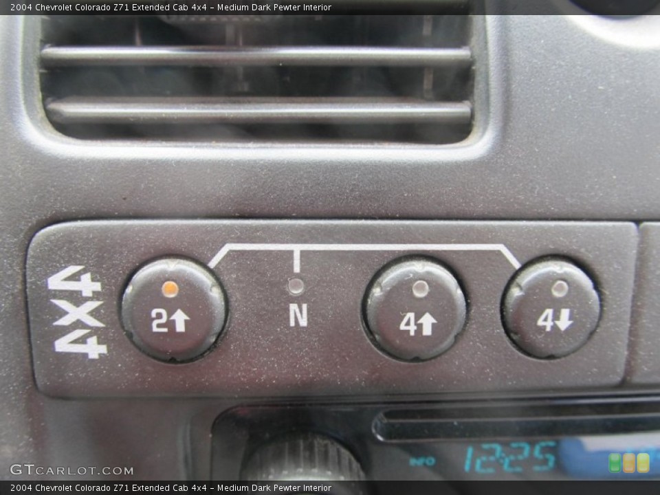 Medium Dark Pewter Interior Controls for the 2004 Chevrolet Colorado Z71 Extended Cab 4x4 #72132618