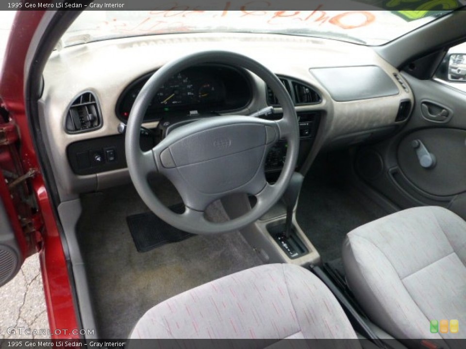 Gray Interior Photo for the 1995 Geo Metro LSi Sedan #72196551