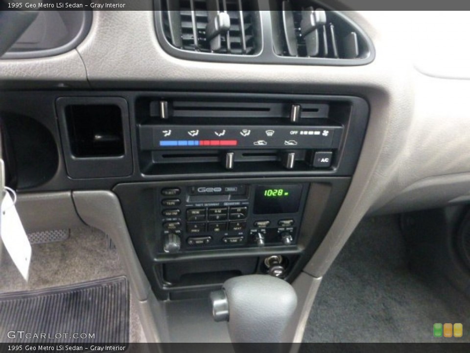 Gray Interior Controls for the 1995 Geo Metro LSi Sedan #72196566