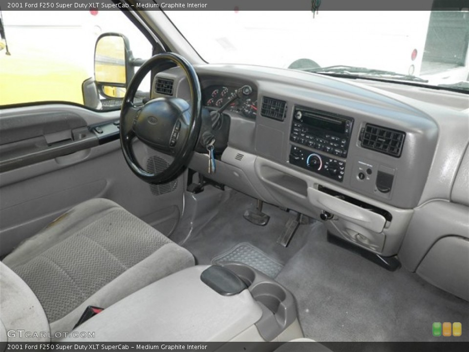 Medium Graphite Interior Photo for the 2001 Ford F250 Super Duty XLT SuperCab #72200709
