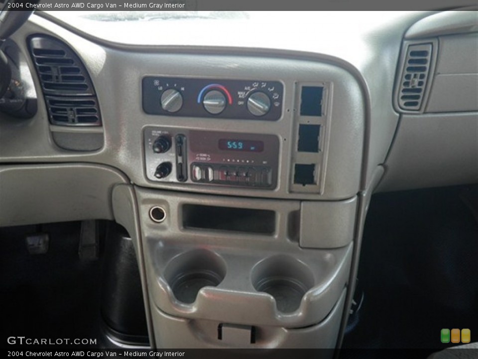 Medium Gray Interior Controls for the 2004 Chevrolet Astro AWD Cargo Van #72203202