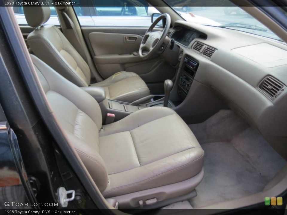 Oak Interior Photo for the 1998 Toyota Camry LE V6 #72214522