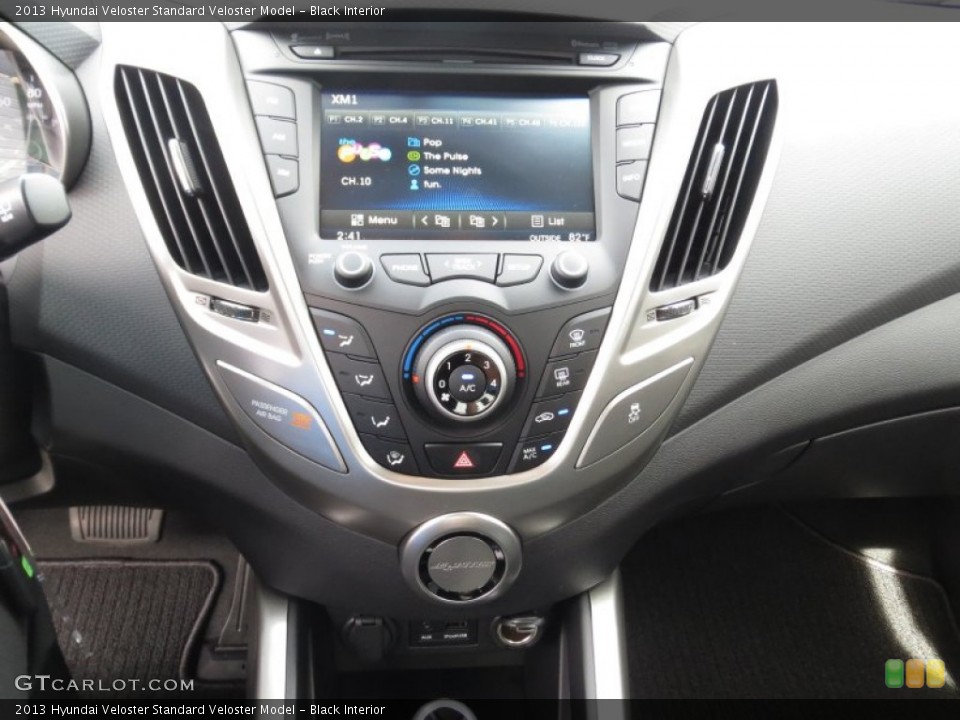 Black Interior Controls for the 2013 Hyundai Veloster  #72219140