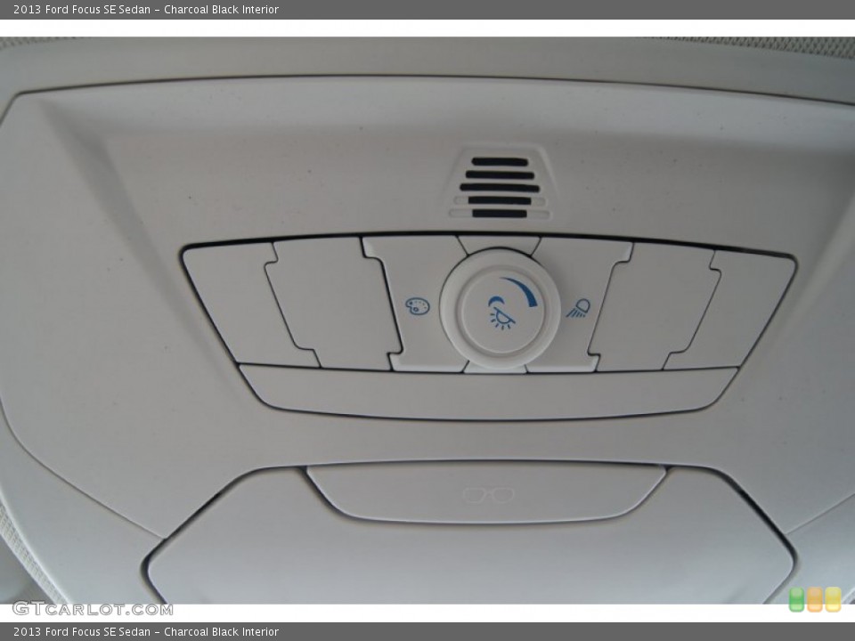 Charcoal Black Interior Controls for the 2013 Ford Focus SE Sedan #72222860
