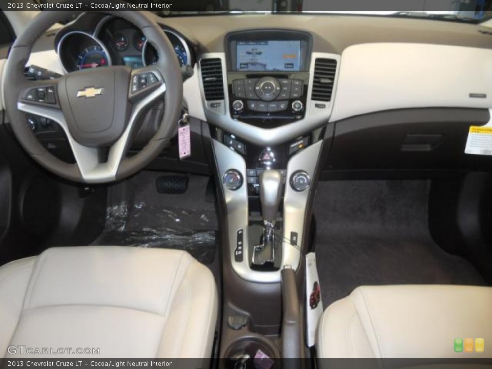 Cocoa/Light Neutral Interior Dashboard for the 2013 Chevrolet Cruze LT #72276100