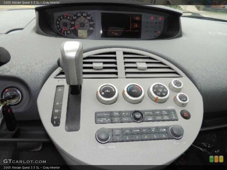 Gray Interior Controls for the 2005 Nissan Quest 3.5 SL #72319596