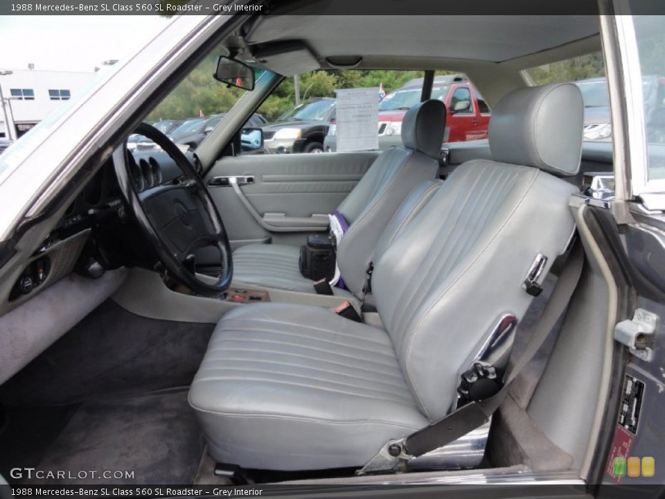 Grey Interior Photo for the 1988 Mercedes-Benz SL Class 560 SL Roadster #72363711