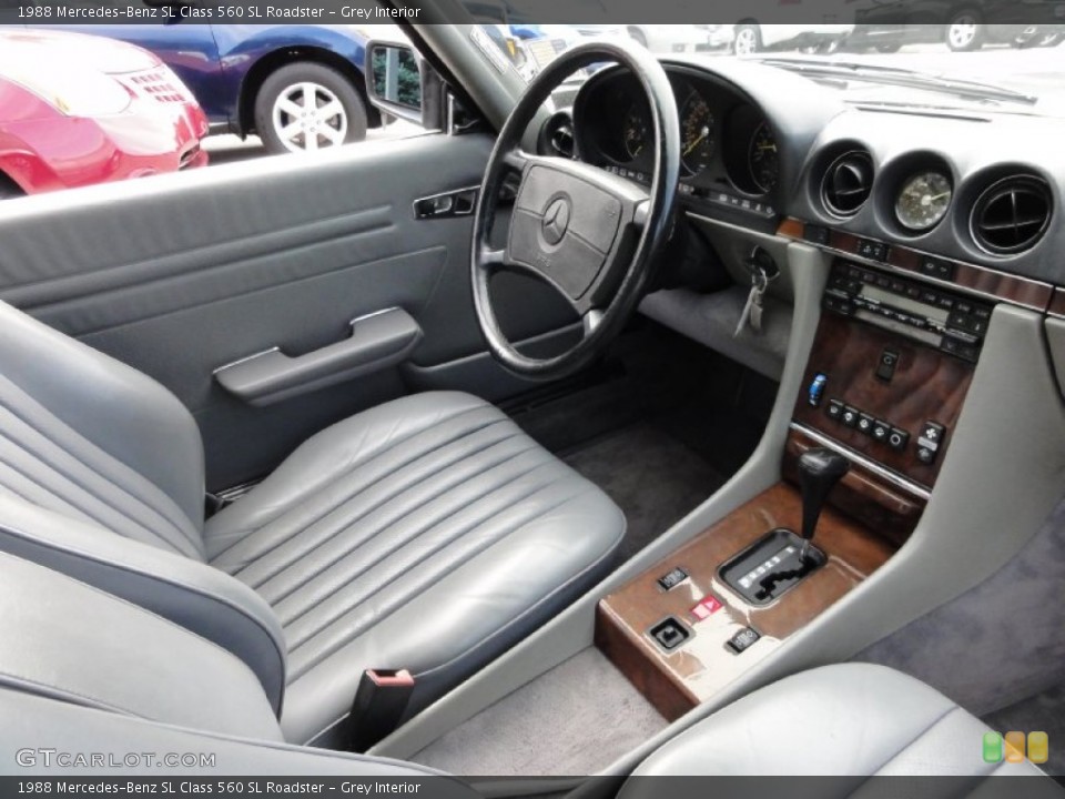 Grey Interior Photo for the 1988 Mercedes-Benz SL Class 560 SL Roadster #72363734