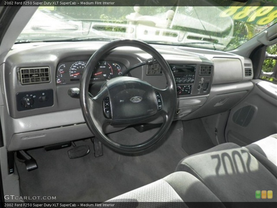 Medium Flint Interior Photo for the 2002 Ford F250 Super Duty XLT SuperCab #72404867