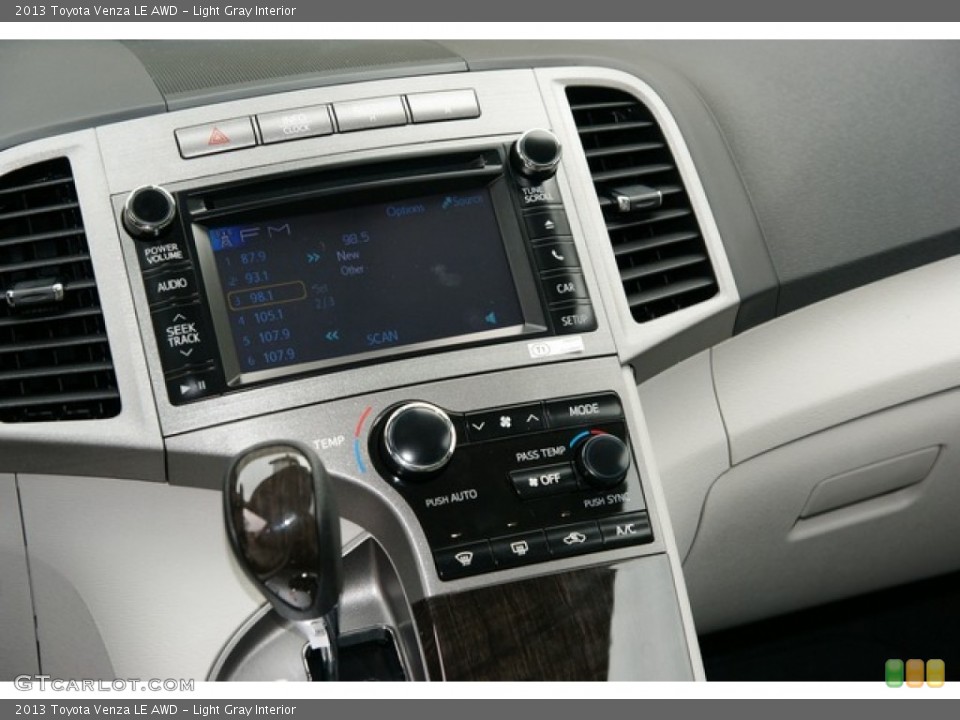 Light Gray Interior Controls for the 2013 Toyota Venza LE AWD #72420221