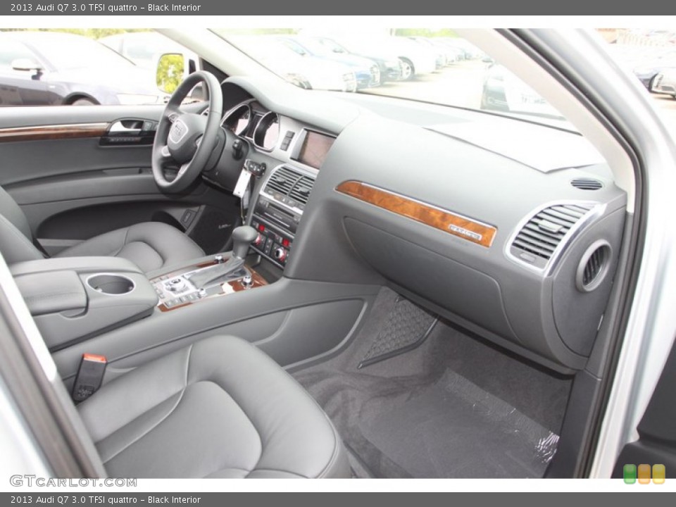 Black Interior Dashboard for the 2013 Audi Q7 3.0 TFSI quattro #72433109