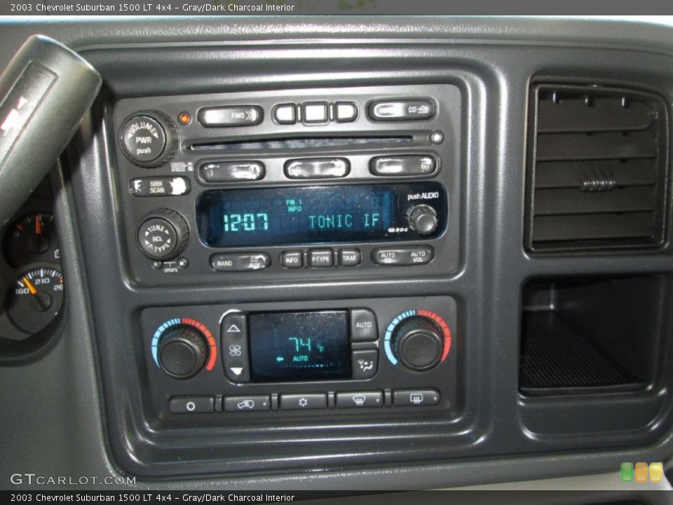 Gray/Dark Charcoal Interior Controls for the 2003 Chevrolet Suburban 1500 LT 4x4 #72447048