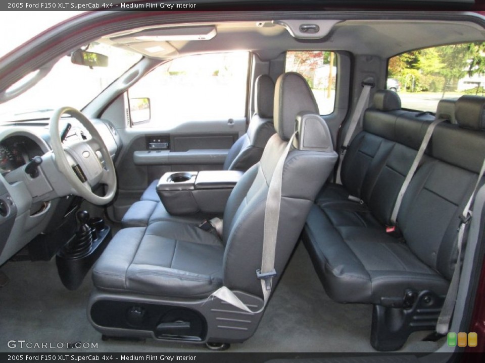 Medium Flint Grey Interior Photo for the 2005 Ford F150 XLT SuperCab 4x4 #72448251