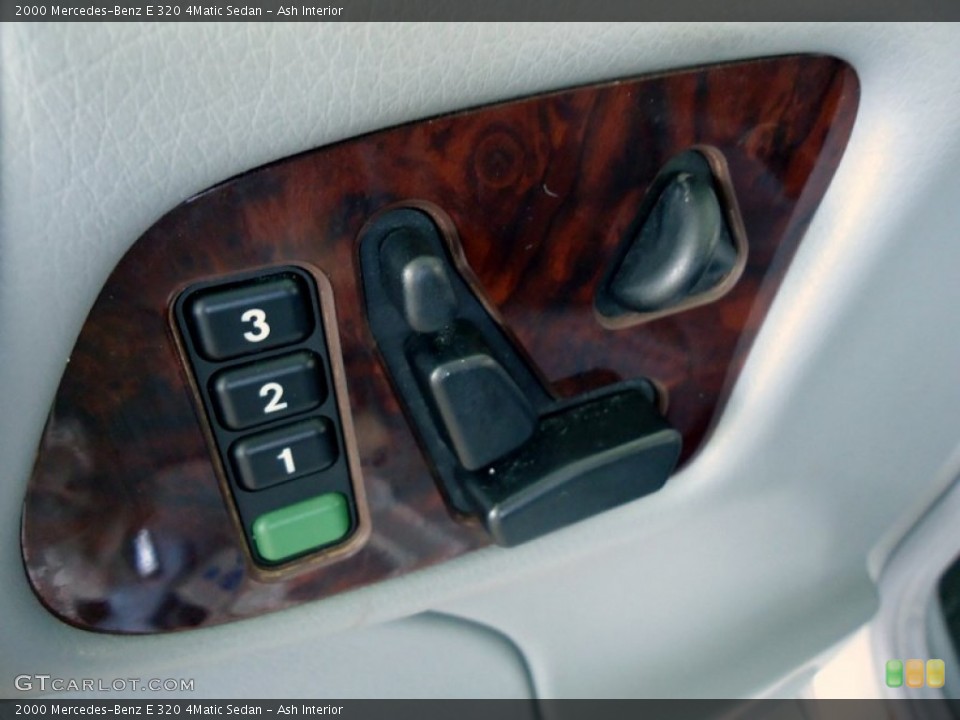 Ash Interior Controls for the 2000 Mercedes-Benz E 320 4Matic Sedan #72462775