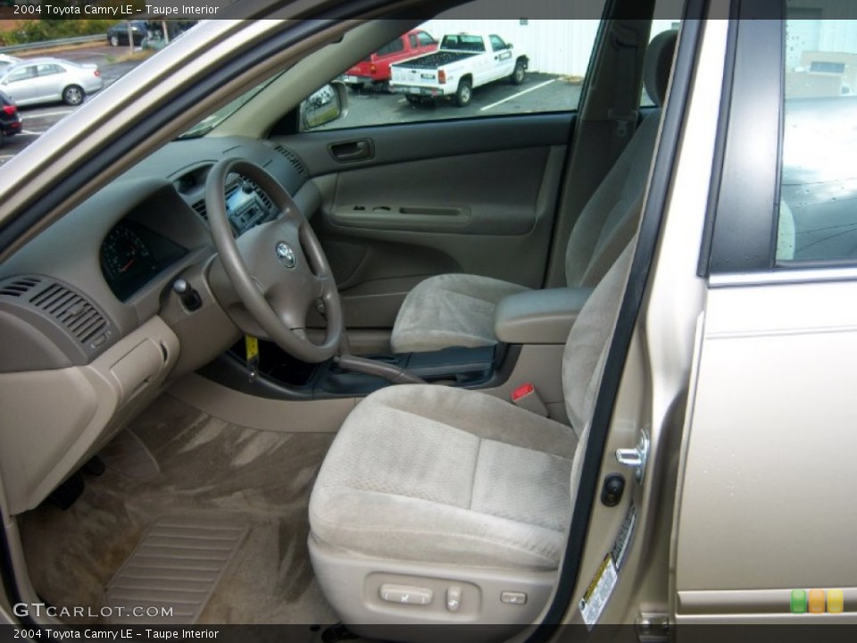 Taupe Interior Photo for the 2004 Toyota Camry LE #72471115