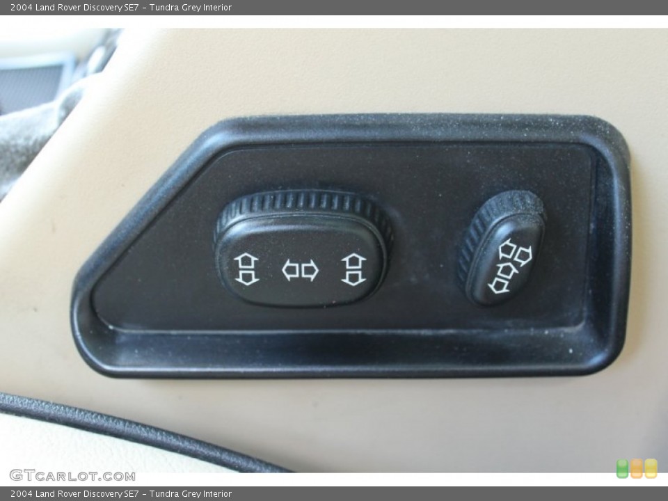 Tundra Grey Interior Controls for the 2004 Land Rover Discovery SE7 #72480817
