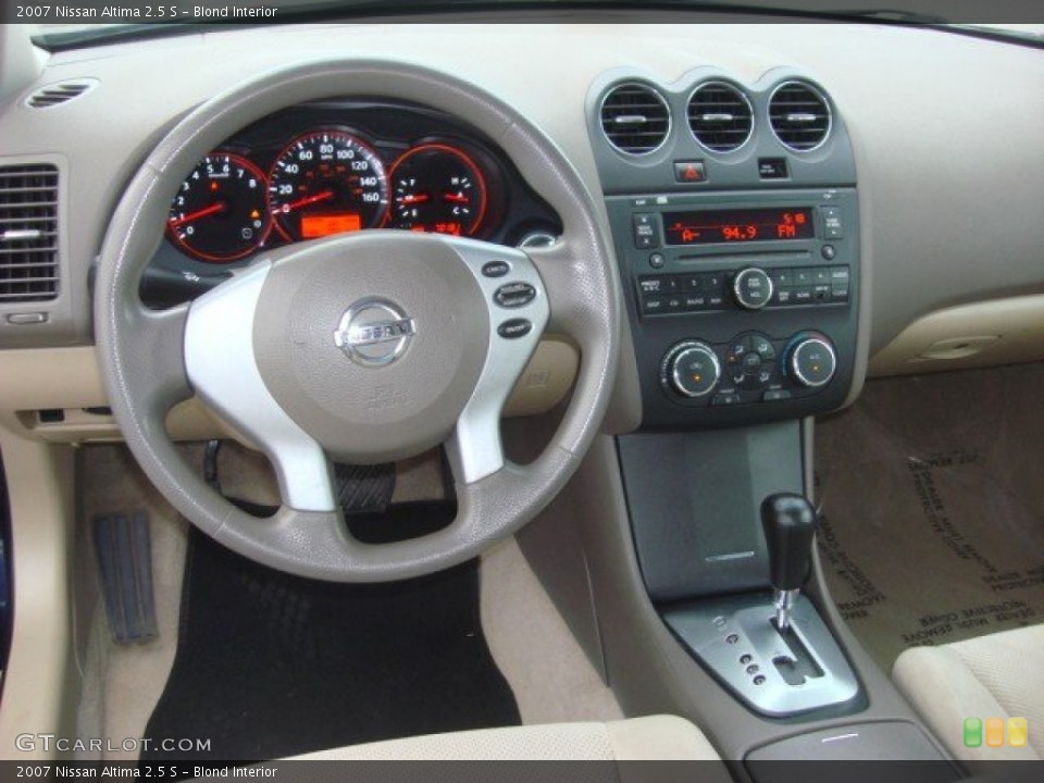 Blond Interior Dashboard for the 2007 Nissan Altima 2.5 S #72482534
