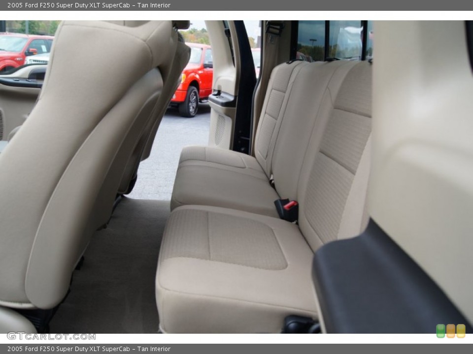 Tan Interior Photo for the 2005 Ford F250 Super Duty XLT SuperCab #72502859