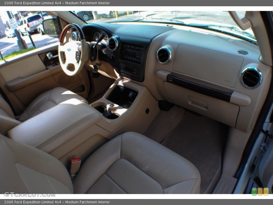 Medium Parchment Interior Photo for the 2006 Ford Expedition Limited 4x4 #72505581