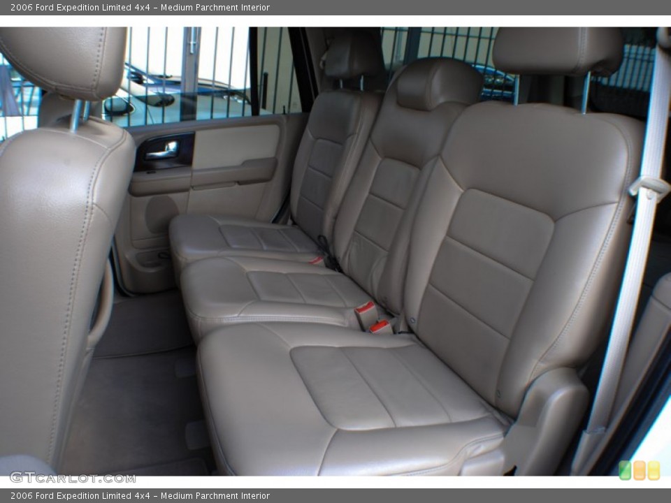 Medium Parchment Interior Photo for the 2006 Ford Expedition Limited 4x4 #72505719