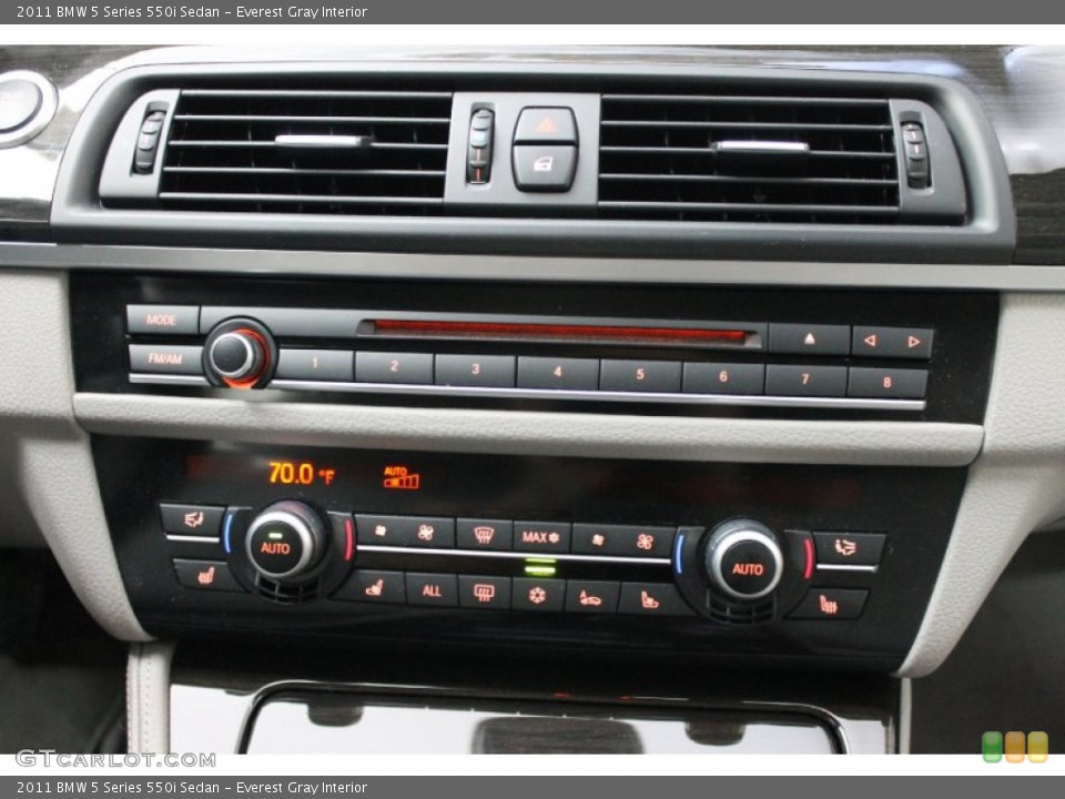 Everest Gray Interior Controls for the 2011 BMW 5 Series 550i Sedan #72558767