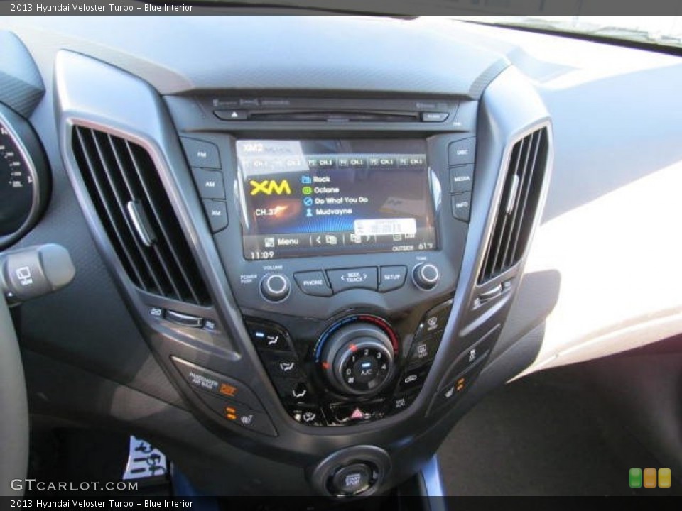 Blue Interior Controls for the 2013 Hyundai Veloster Turbo #72572974