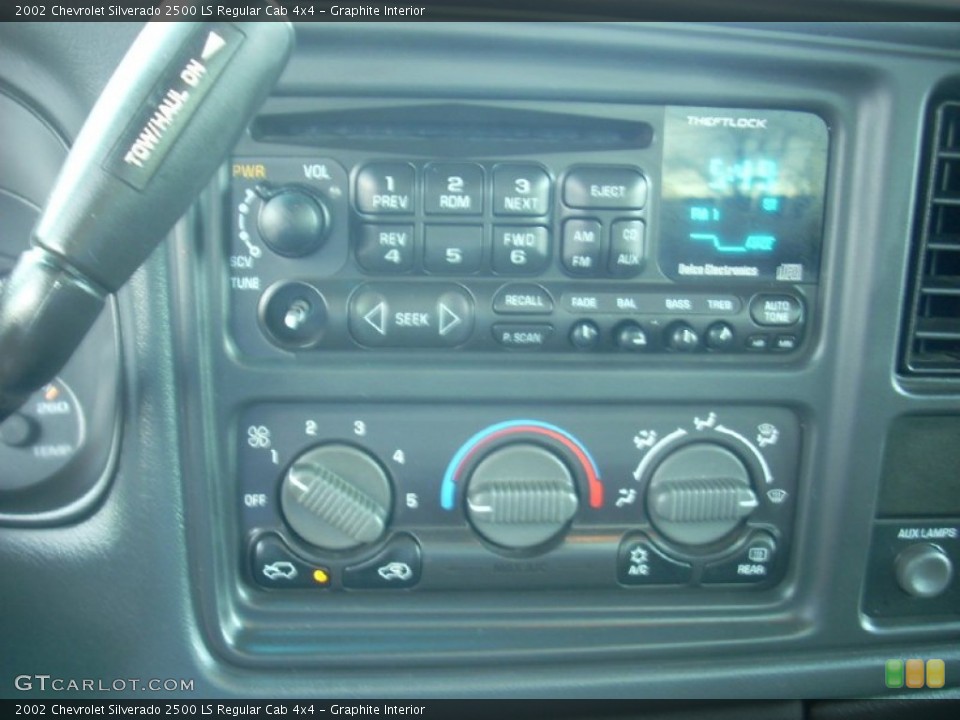 Graphite Interior Controls for the 2002 Chevrolet Silverado 2500 LS Regular Cab 4x4 #72598400