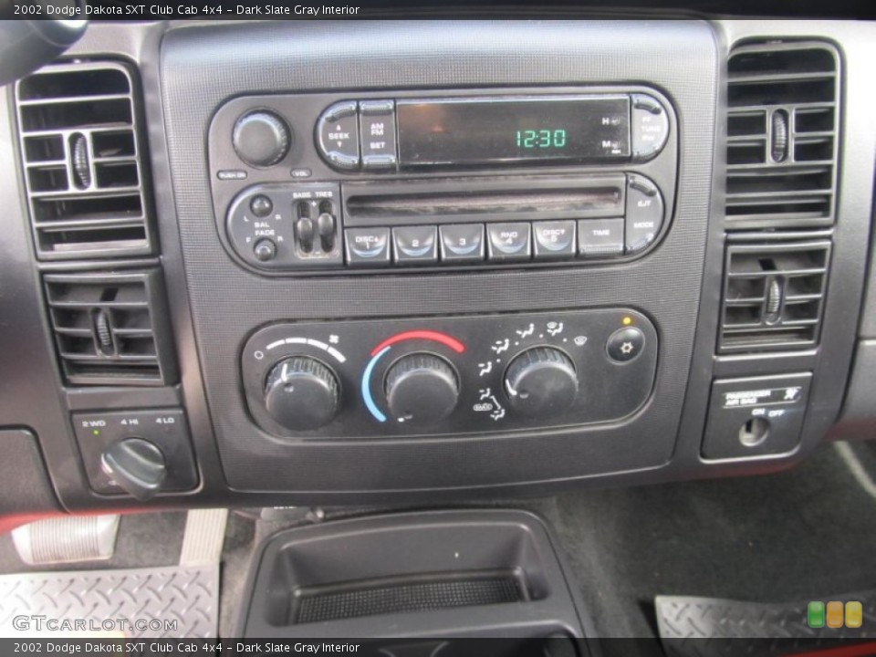 Dark Slate Gray Interior Controls for the 2002 Dodge Dakota SXT Club Cab 4x4 #72626496