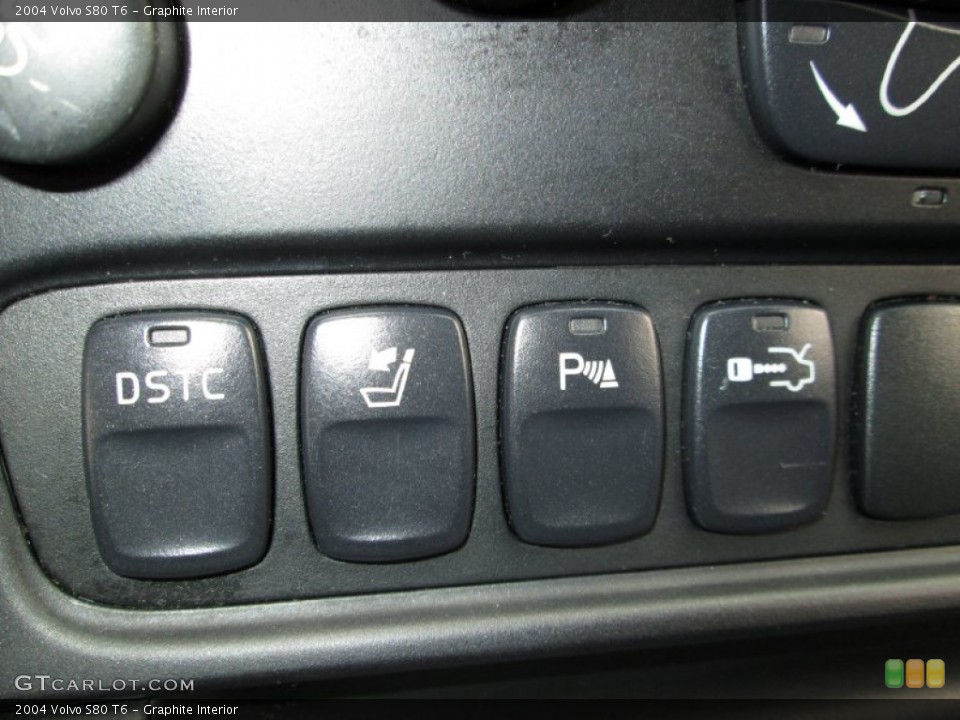 Graphite Interior Controls for the 2004 Volvo S80 T6 #72643442