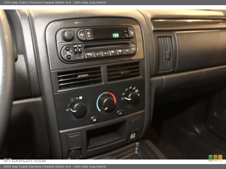 Dark Slate Gray Interior Controls for the 2004 Jeep Grand Cherokee Freedom Edition 4x4 #72664087