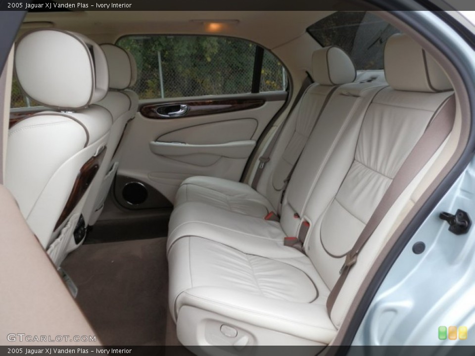 Ivory Interior Rear Seat for the 2005 Jaguar XJ Vanden Plas #72671194